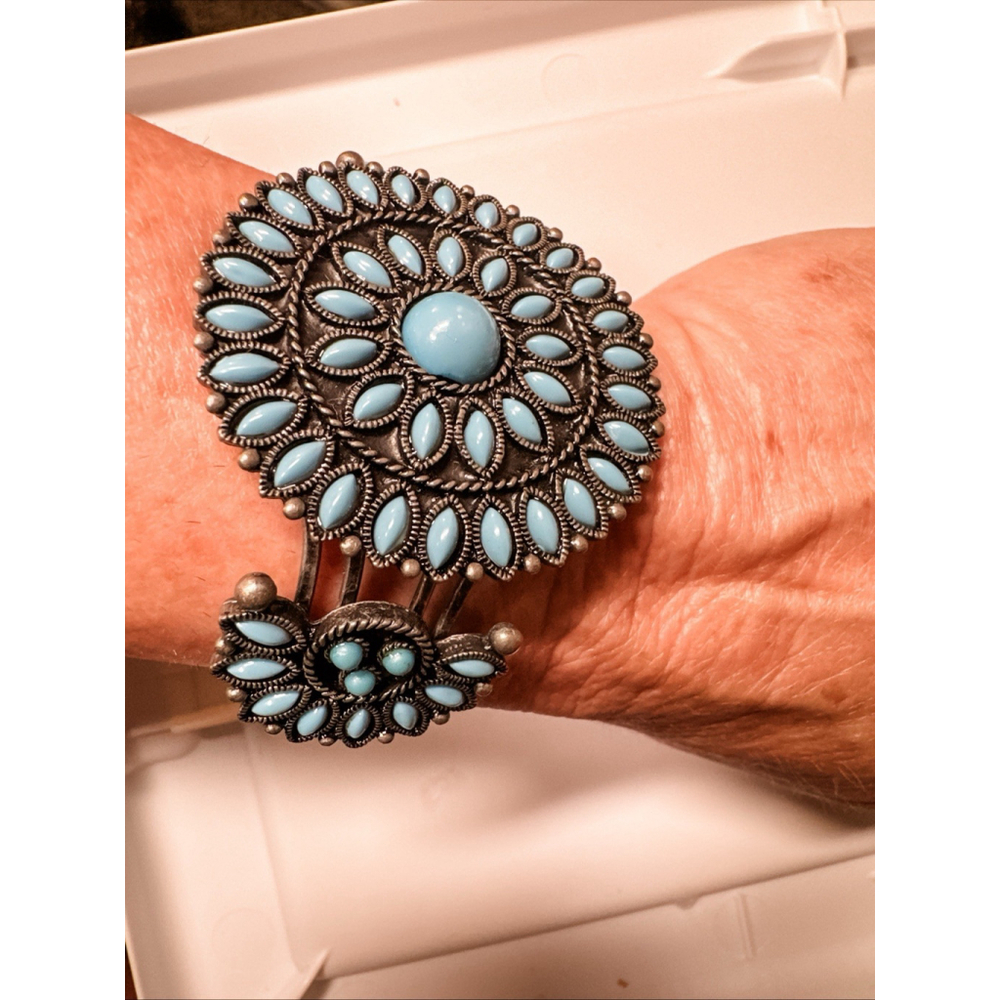 Avon Faux Turquoise Blue Flower Burst Cuff Bracelet - Picture 5 of 6